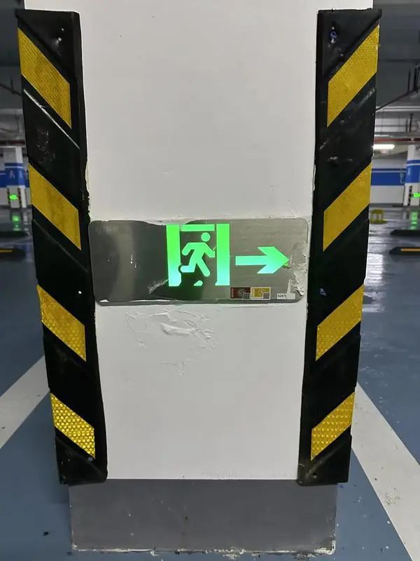 DƬ